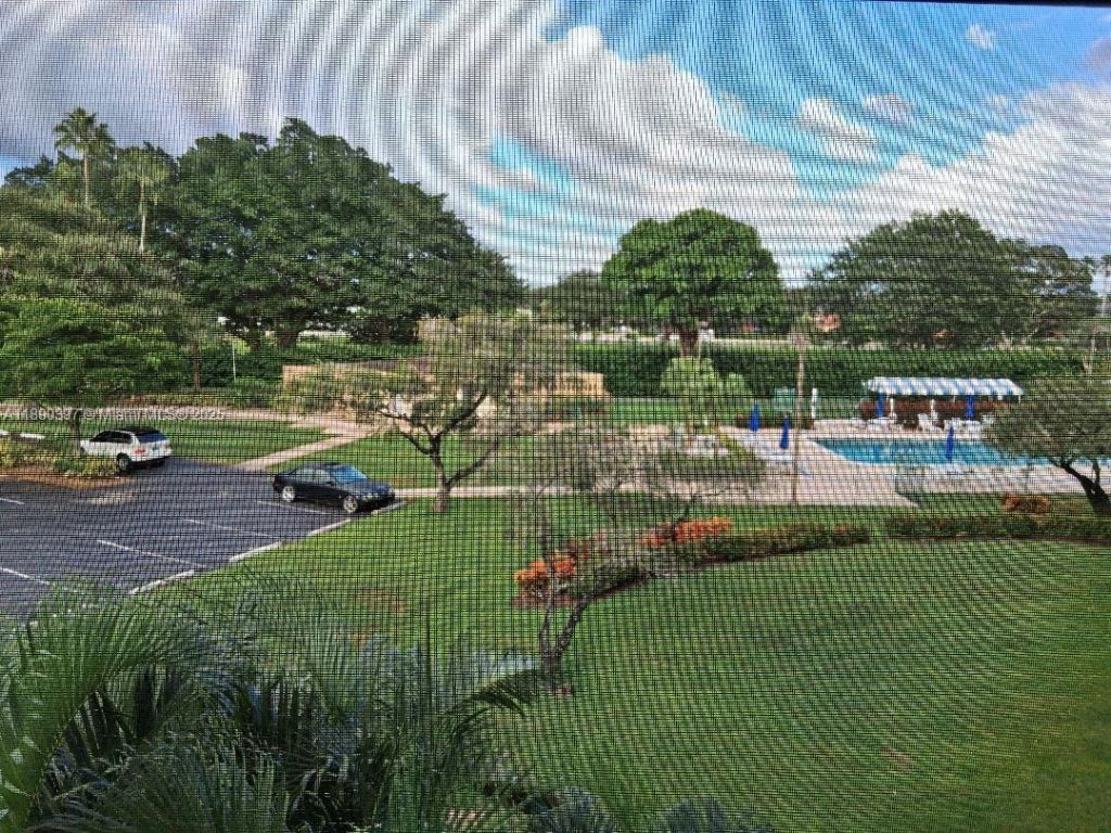 1300 St Charles Pl, Unit 319, Pembroke Pines, FL 33026 Photo