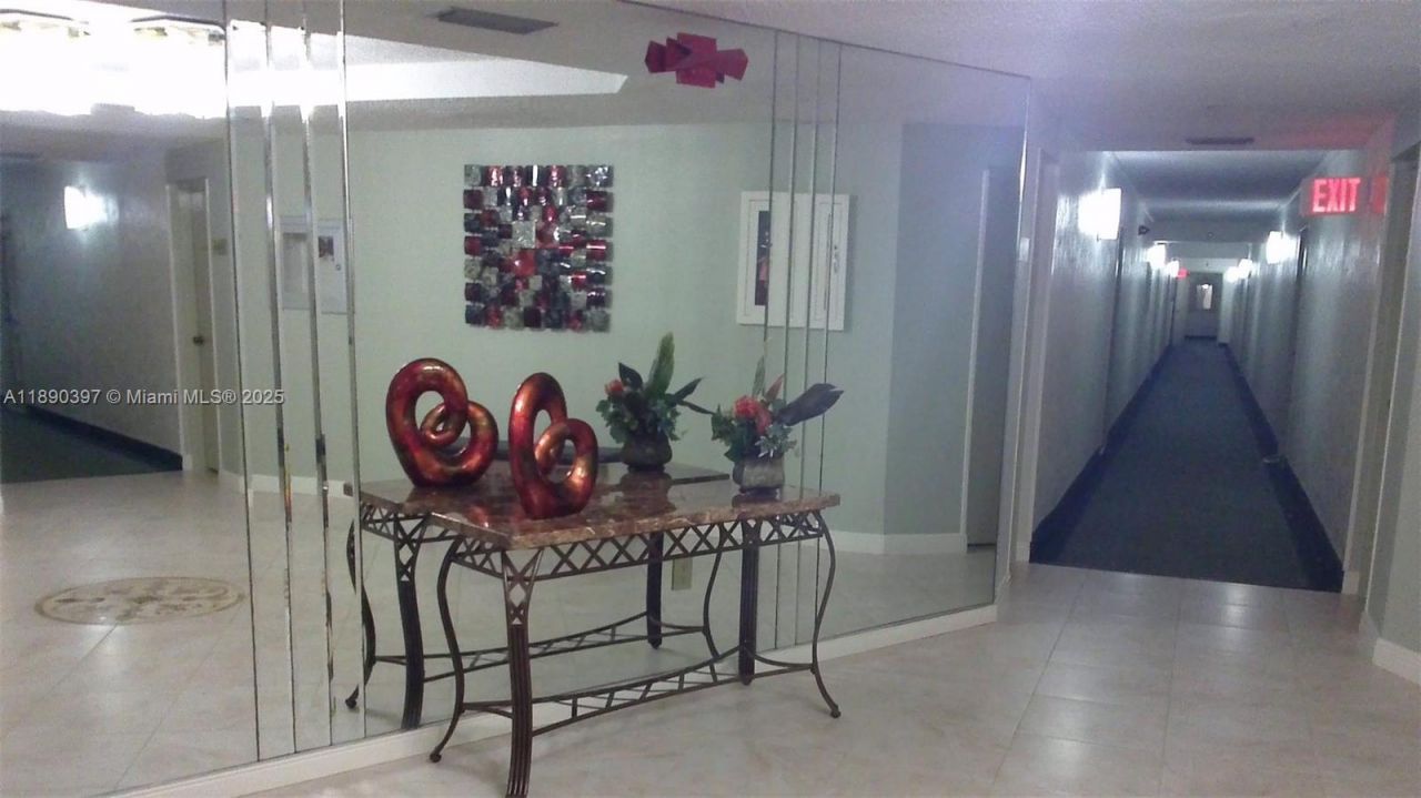 1300 St Charles Pl, Unit 319, Pembroke Pines, FL 33026 Photo