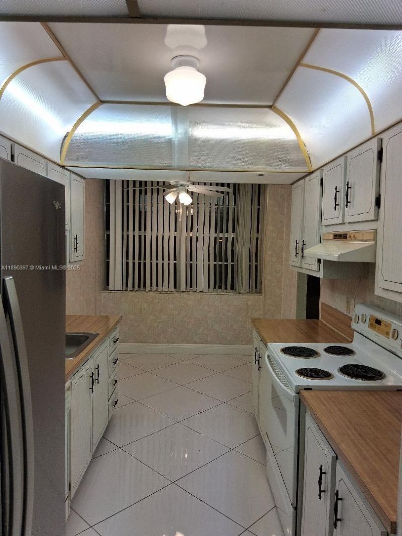 1300 St Charles Pl, Unit 319, Pembroke Pines, FL 33026 Photo