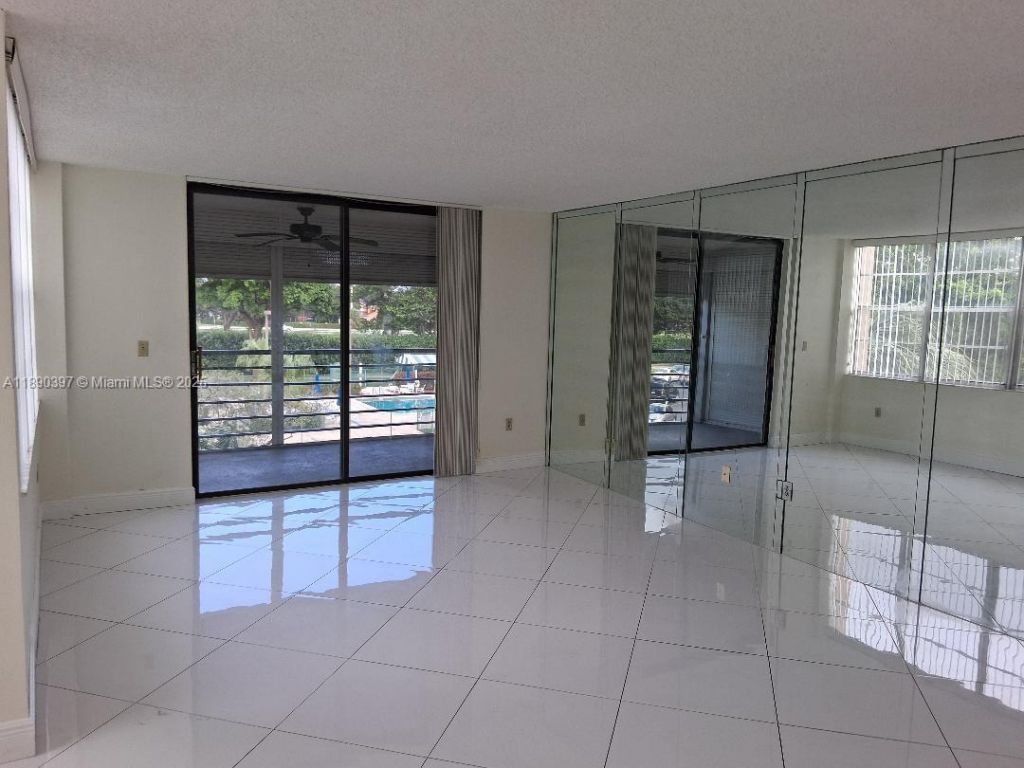 1300 St Charles Pl, Unit 319, Pembroke Pines, FL 33026 Photo