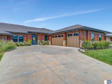 8930 Birdie Run, Lincoln, NE 68520