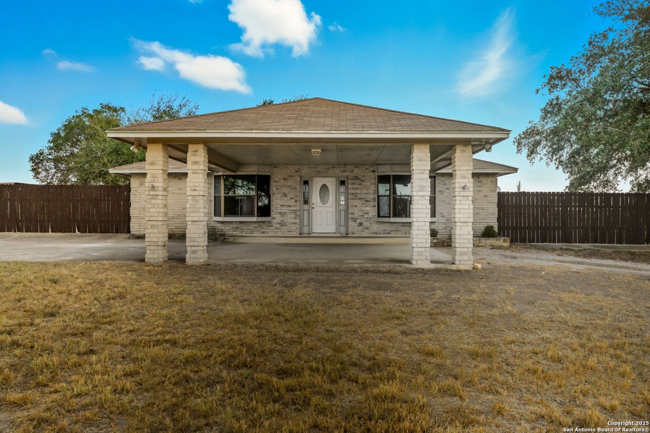 706 Sunrise, La Vernia, TX 78121 Main Photo