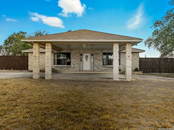 706 Sunrise, La Vernia, TX 78121
