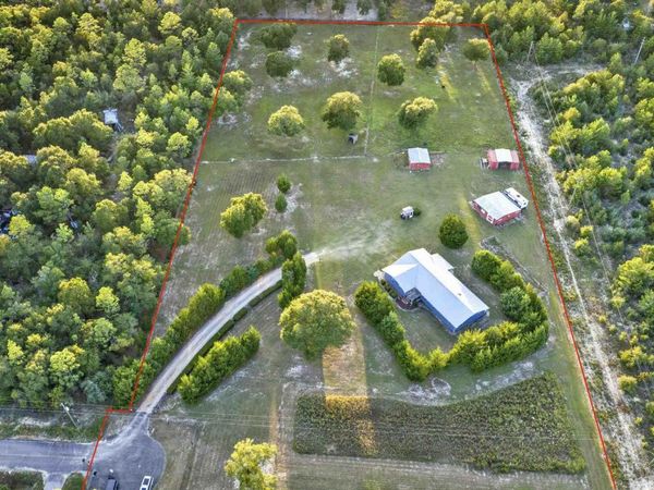 585 Huckaba Rd, Defuniak Springs, FL 32435
