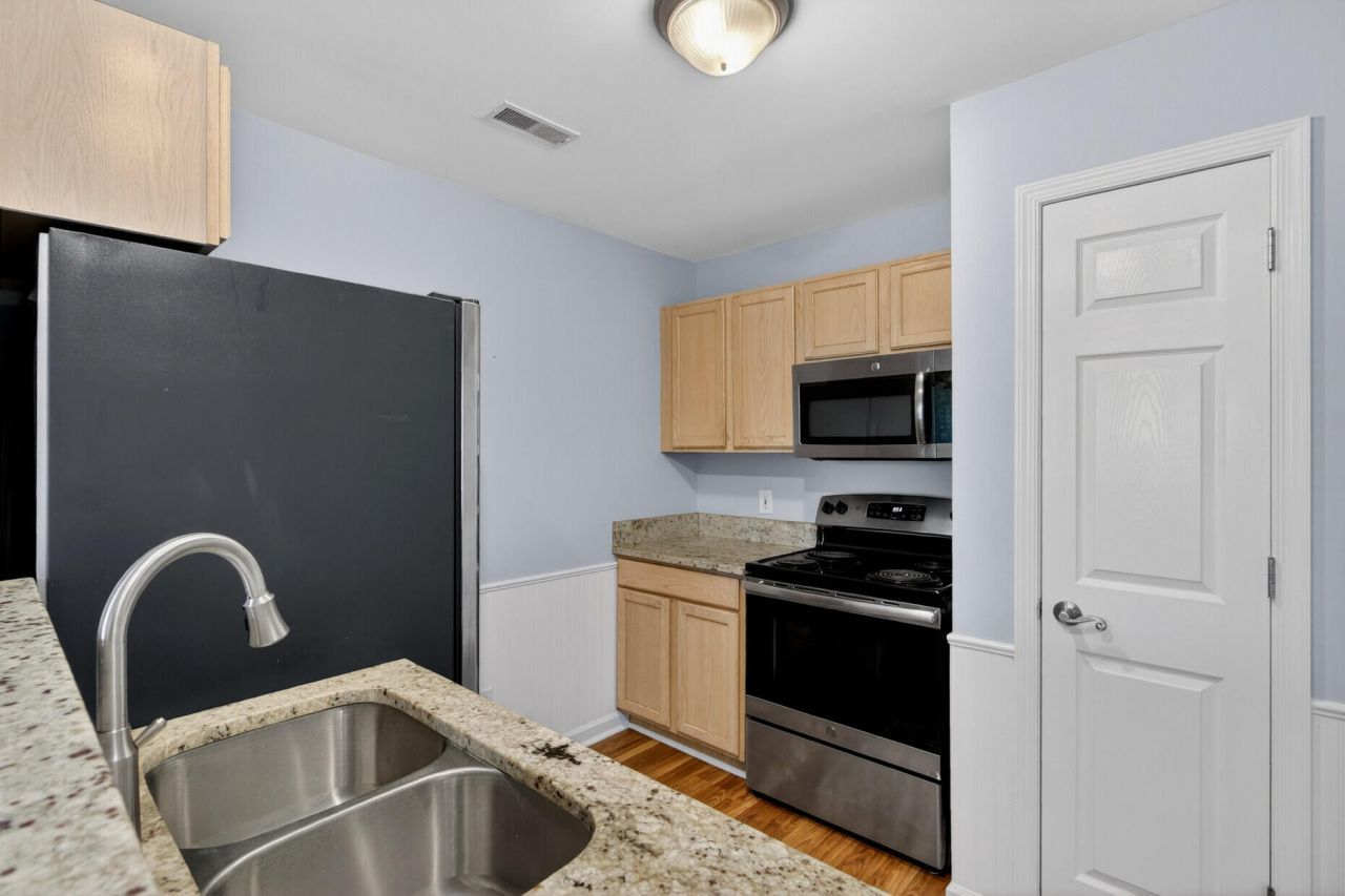 2262 Folly Road Photo 9