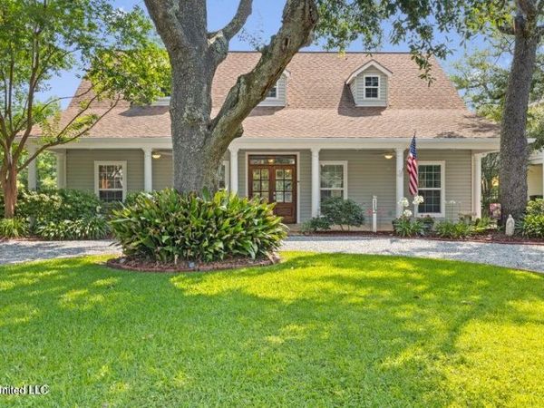 112 Bienville Drive, Waveland, MS 39576