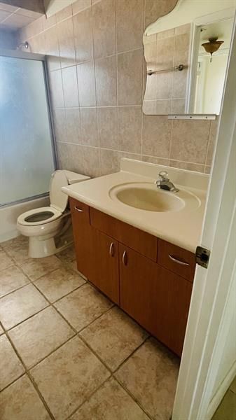 5111 W Oakland Park Boulevard, Unit 306, Lauderdale Lakes, FL 33313 Photo