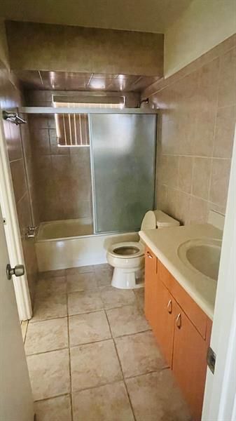 5111 W Oakland Park Boulevard, Unit 306, Lauderdale Lakes, FL 33313 Photo