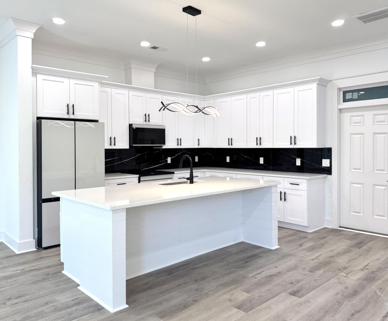 1983 Hugo Avenue Photo 10