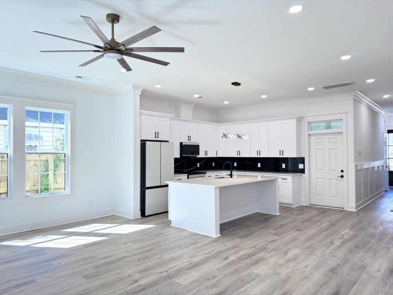 1983 Hugo Avenue Photo 15