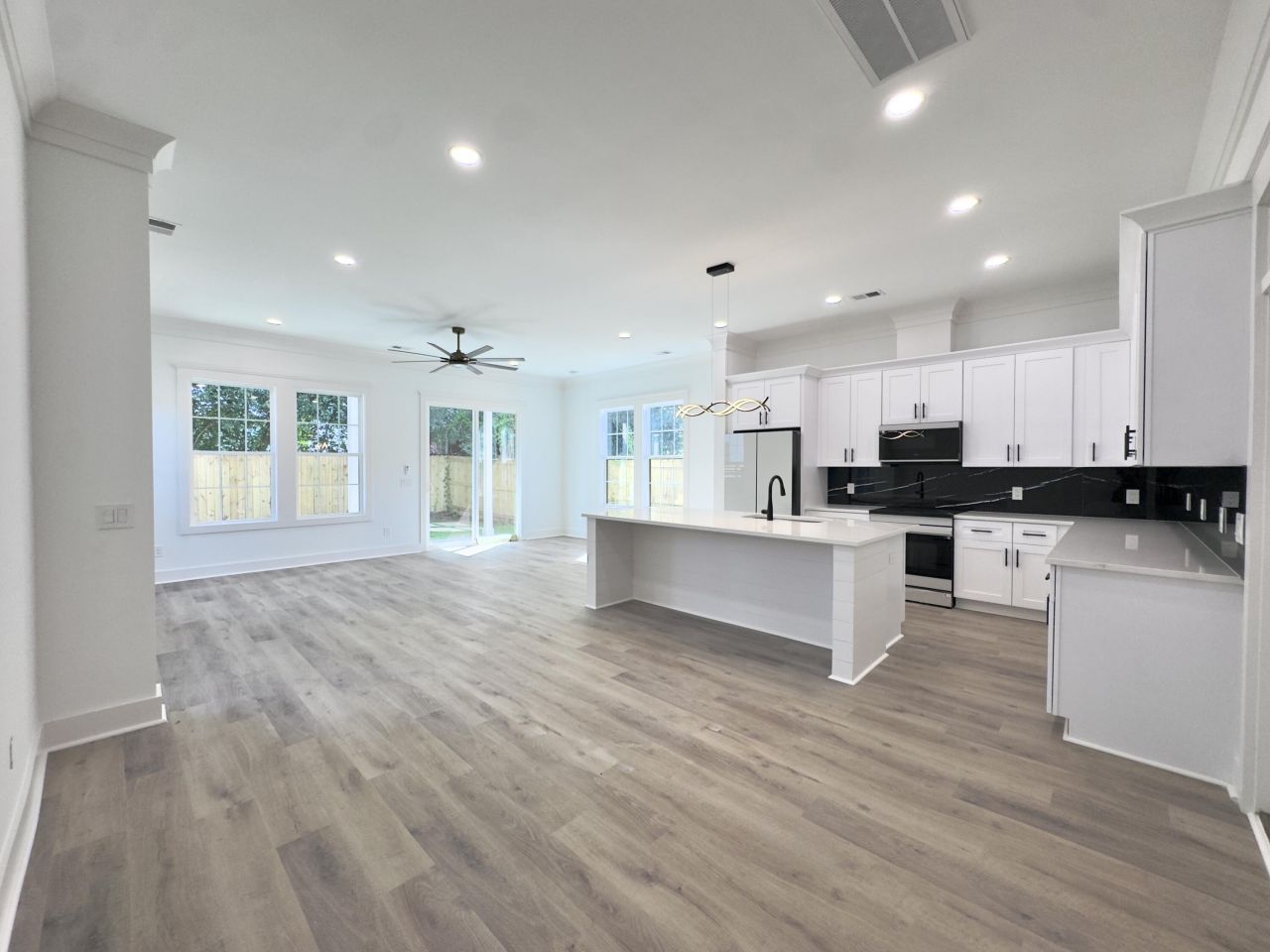 1983 Hugo Avenue Photo 17