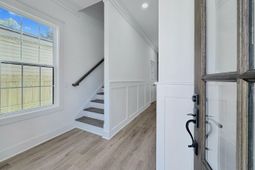 1983 Hugo Avenue photo 4