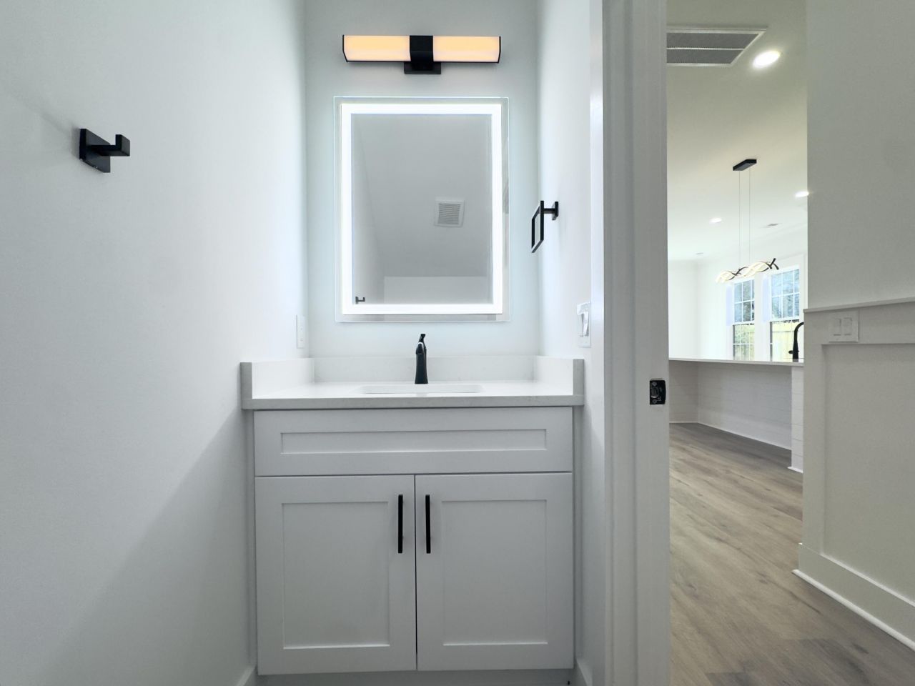 1983 Hugo Avenue Photo 5