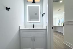 1983 Hugo Avenue photo 4