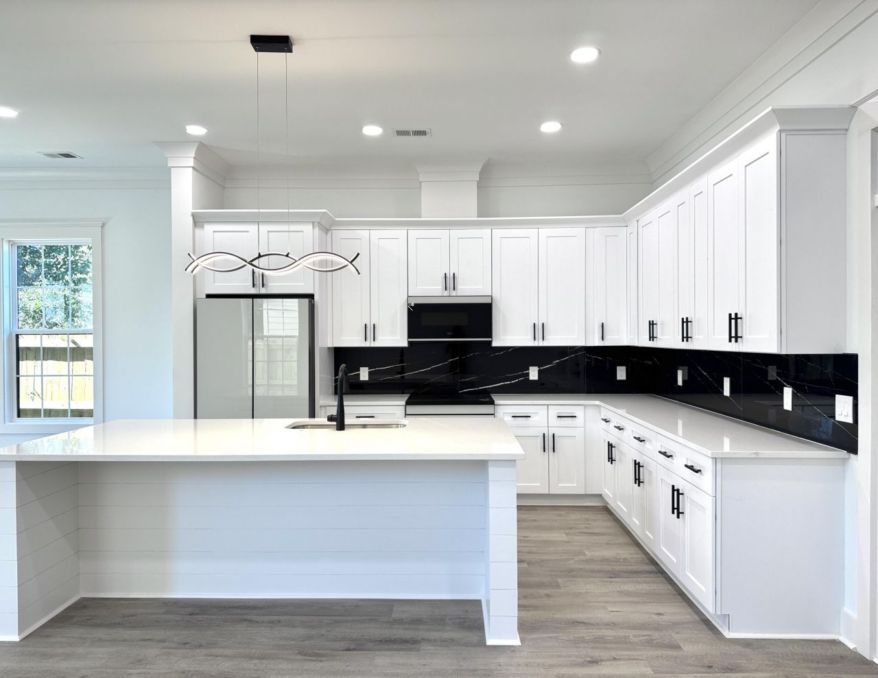 1983 Hugo Avenue Photo 8