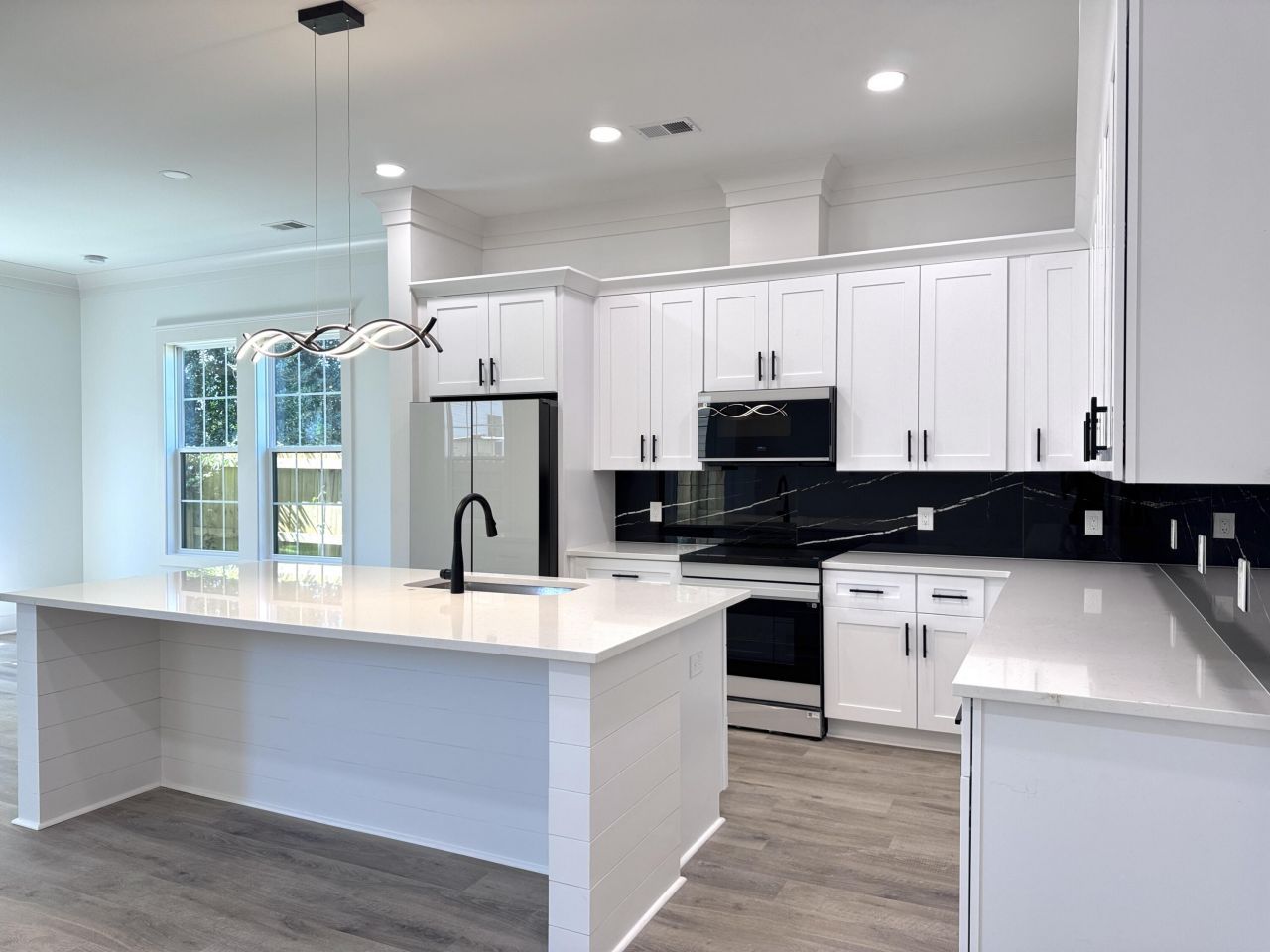 1983 Hugo Avenue Photo 9