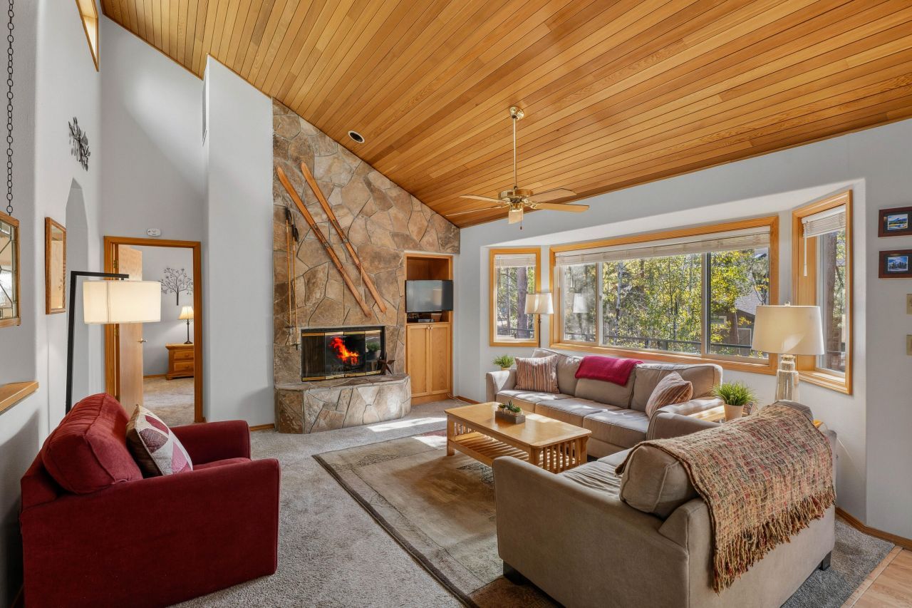 17789 Big Sky Lane, Unit 4, Sunriver, OR 97707 Main Photo