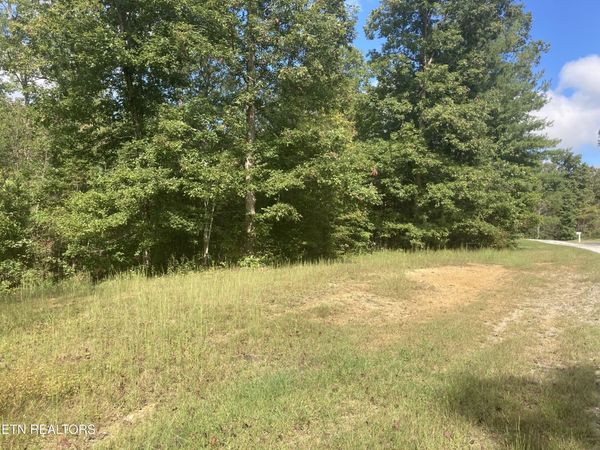 Hardin Private Dr 10, 11, 12, Robbins, TN 37852
