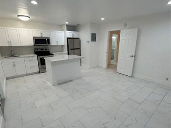 212 SW 22nd Street, Unit 2, Fort Lauderdale, FL 33315