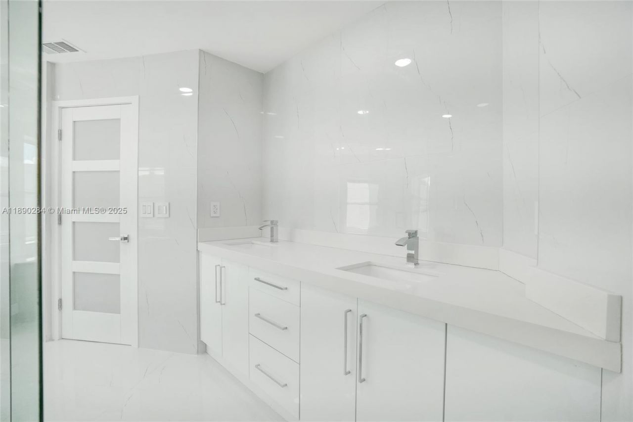 2181 SW 117th Ter, Davie, FL 33325 Photo