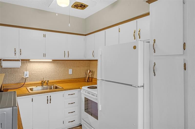 1000 SW 11th Avenue, Unit #2E, Hallandale Beach, FL 33009 Photo