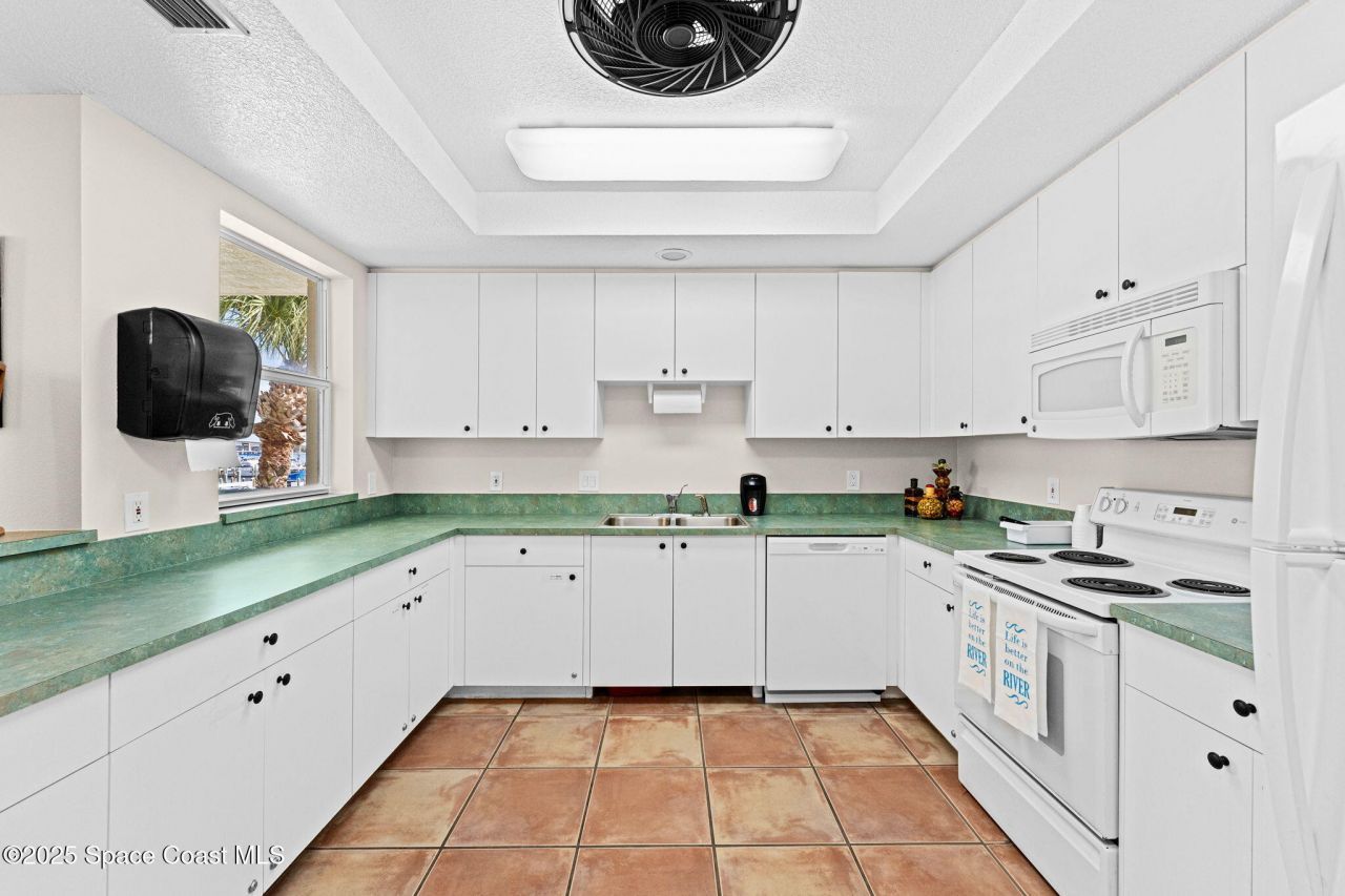 100 Riverside Drive, Unit 301, Cocoa, FL 32922 Photo