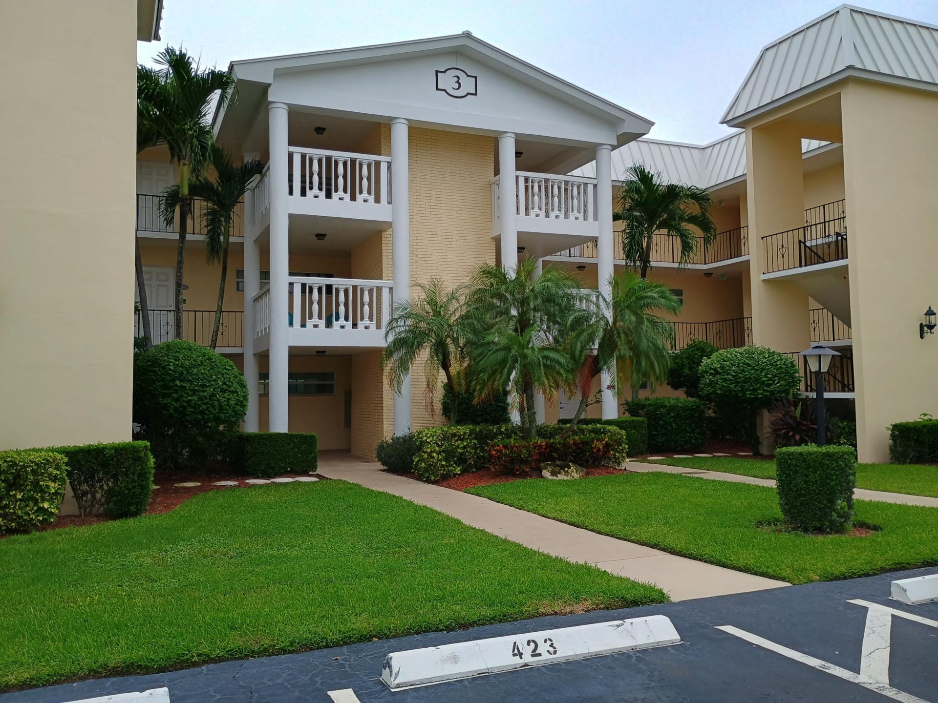 3 Colonial Club Drive, Unit 100, Boynton Beach, FL 33435 Photo