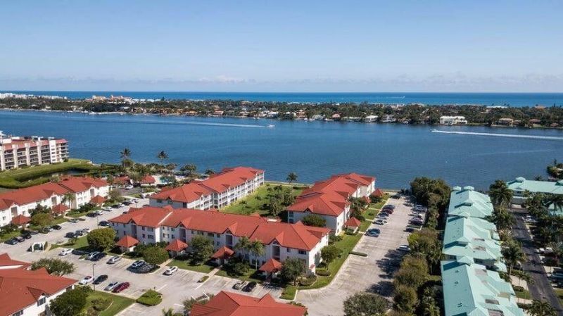 110 Half Moon Circle, Unit E2, Hypoluxo, FL 33462 Photo