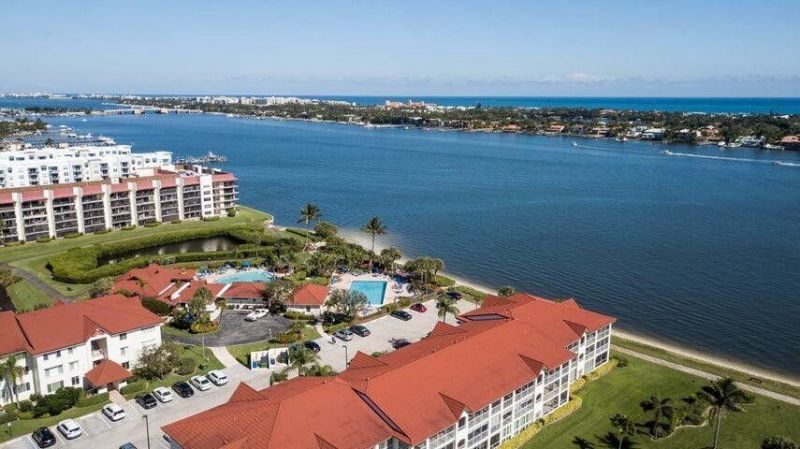 110 Half Moon Circle, Unit E2, Hypoluxo, FL 33462 Photo