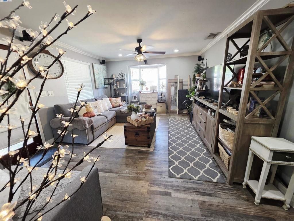 7024 10th St, Rio Linda, CA 95673 Main Photo