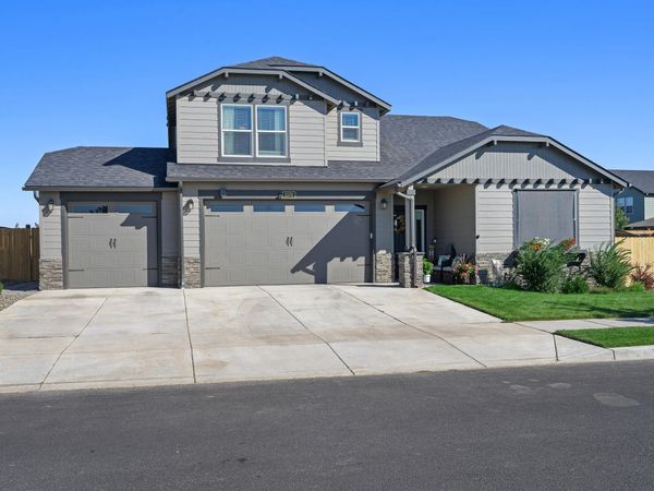 3370 NW 15th Street, Redmond, OR 97756