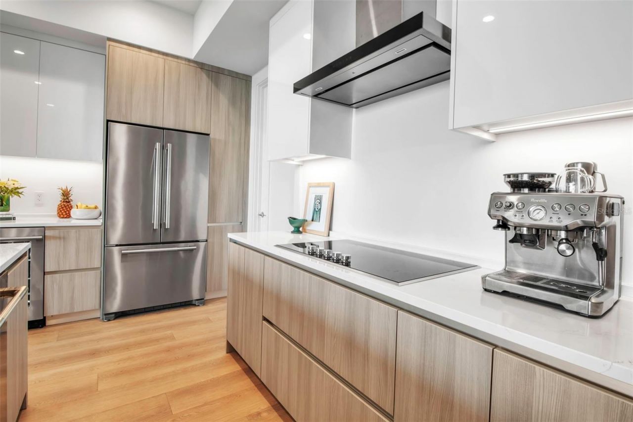 301 Quay Commons, Unit 503, Sarasota, FL 34236 Photo