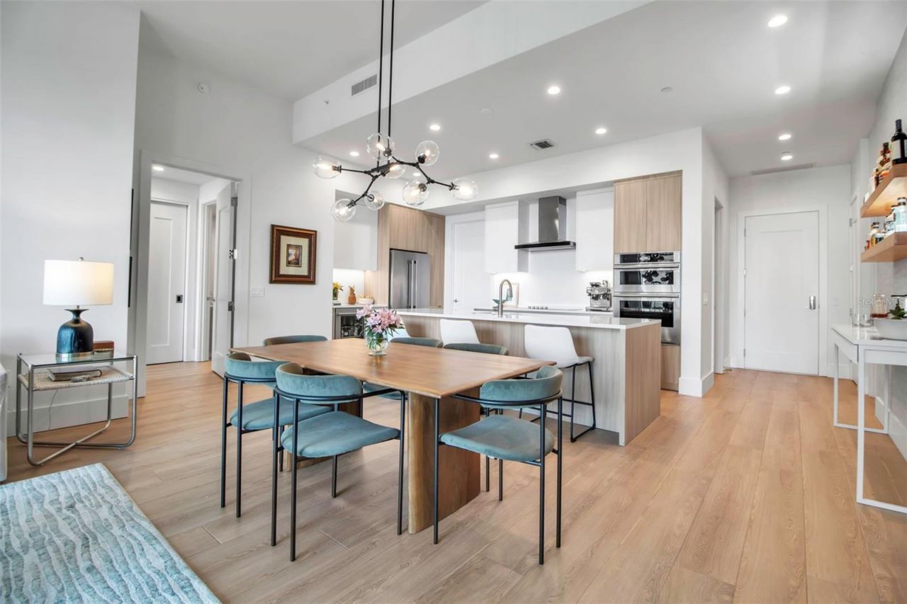 301 Quay Commons, Unit 503, Sarasota, FL 34236 Photo