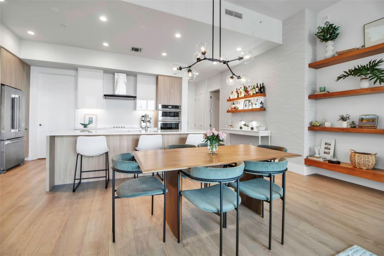 301 Quay Commons, Unit 503, Sarasota, FL 34236 Photo