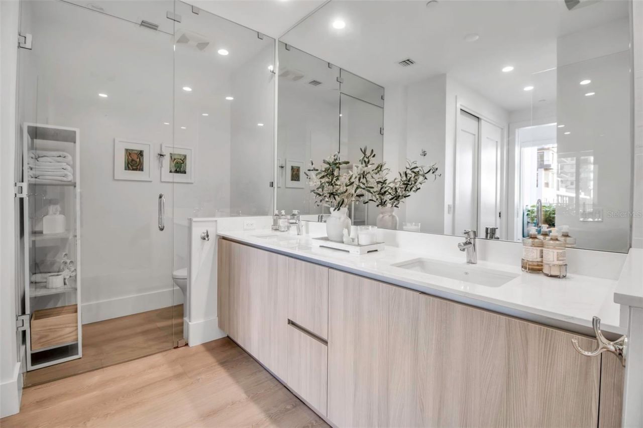 301 Quay Commons, Unit 503, Sarasota, FL 34236 Photo