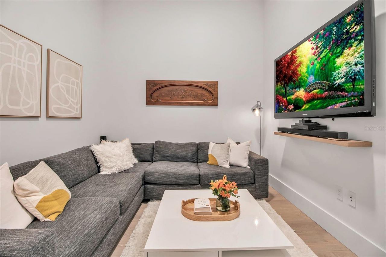 301 Quay Commons, Unit 503, Sarasota, FL 34236 Photo