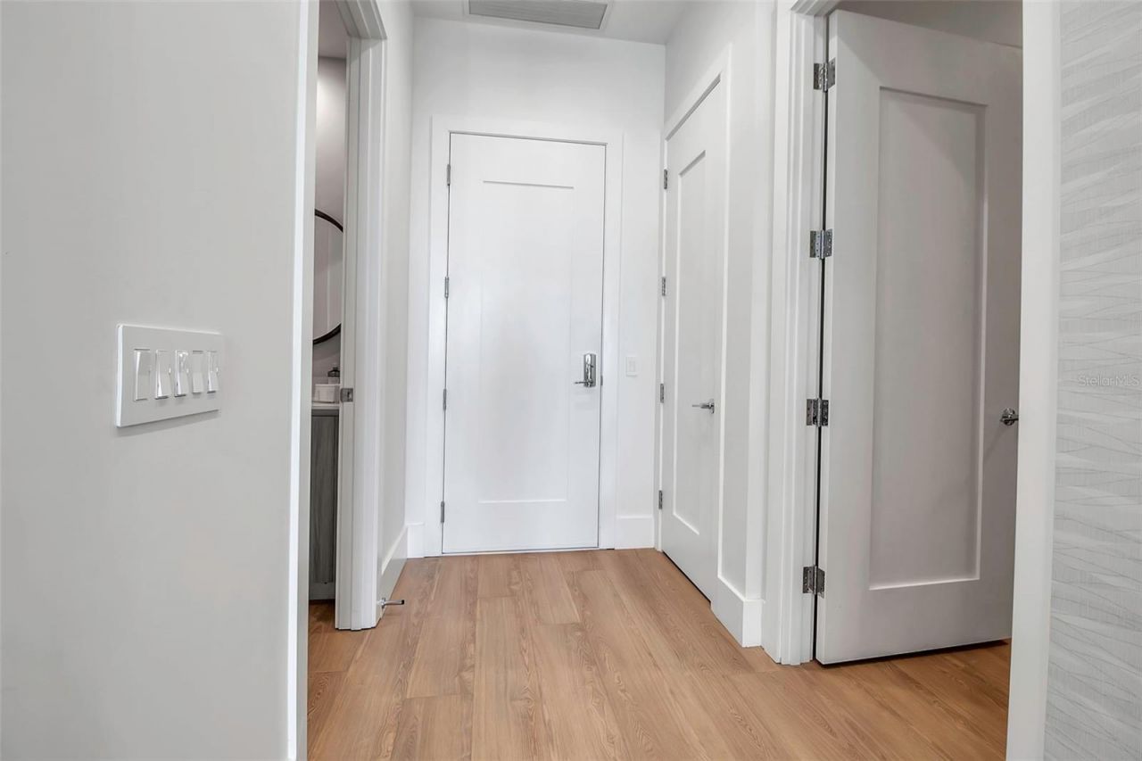 301 Quay Commons, Unit 503, Sarasota, FL 34236 Photo