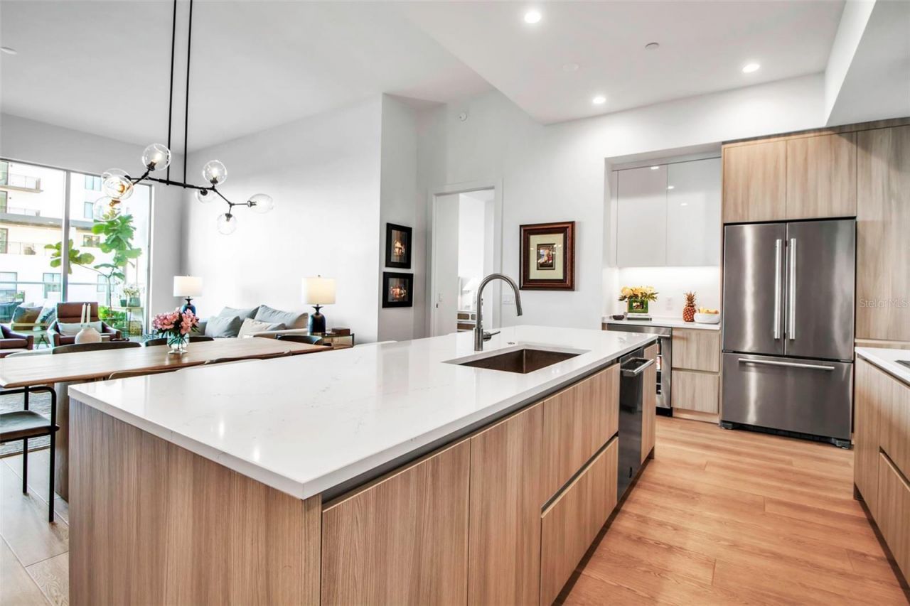 301 Quay Commons, Unit 503, Sarasota, FL 34236 Photo