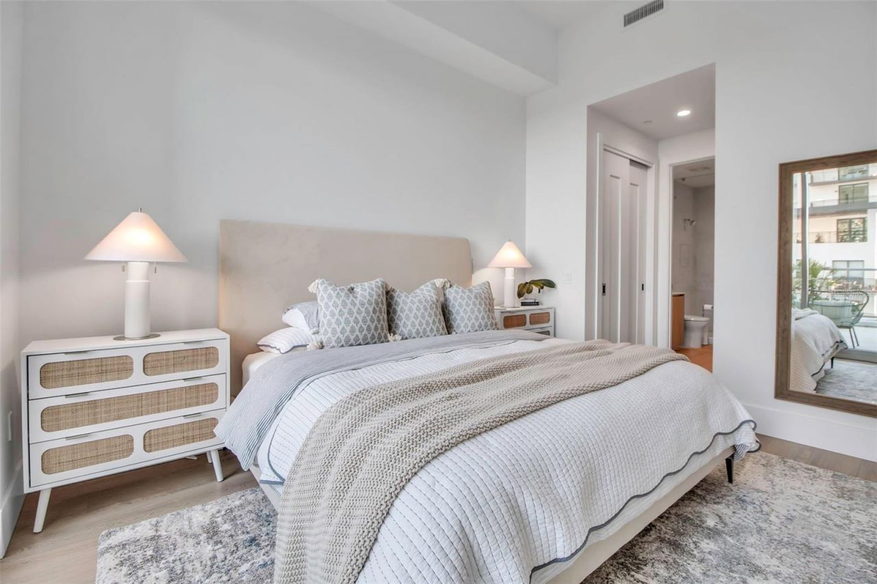 301 Quay Commons, Unit 503, Sarasota, FL 34236 Photo