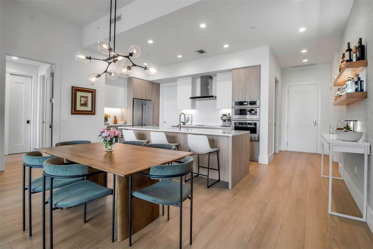 301 Quay Commons, Unit 503, Sarasota, FL 34236 Photo