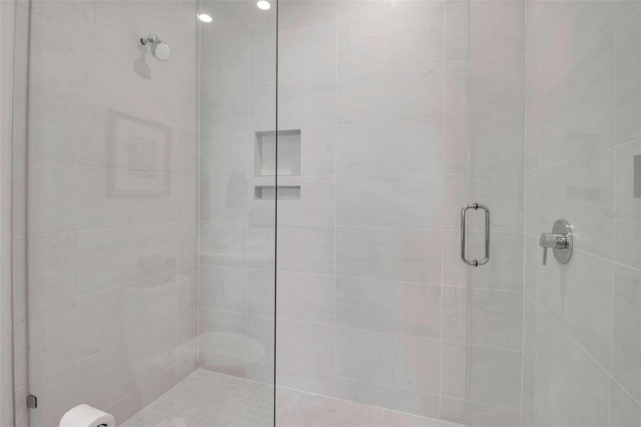 301 Quay Commons, Unit 503, Sarasota, FL 34236 Photo