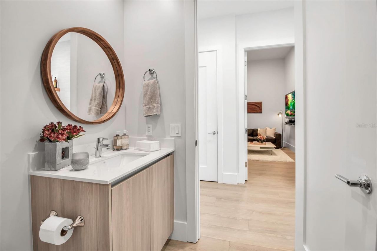 301 Quay Commons, Unit 503, Sarasota, FL 34236 Photo