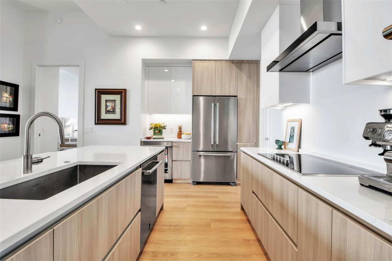 301 Quay Commons, Unit 503, Sarasota, FL 34236 Photo