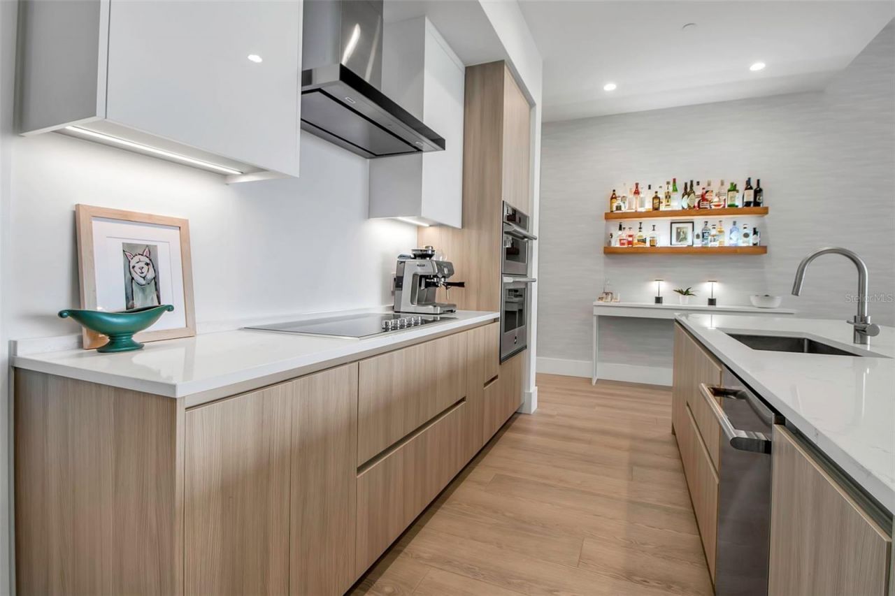 301 Quay Commons, Unit 503, Sarasota, FL 34236 Photo