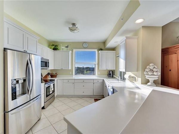 400 Flagship DR, Unit 403, NAPLES, FL 34108