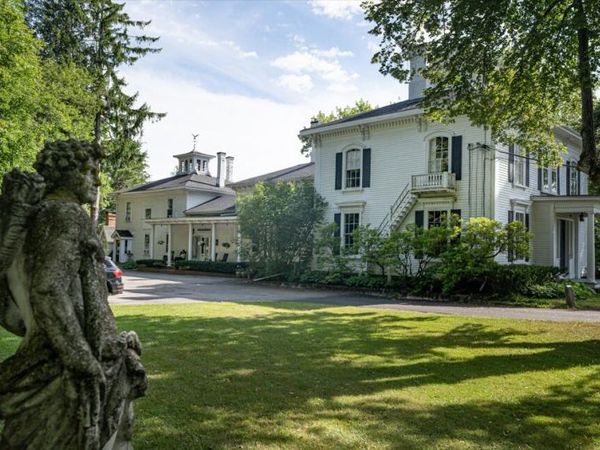 121 E Main Street, Searsport, ME 04974