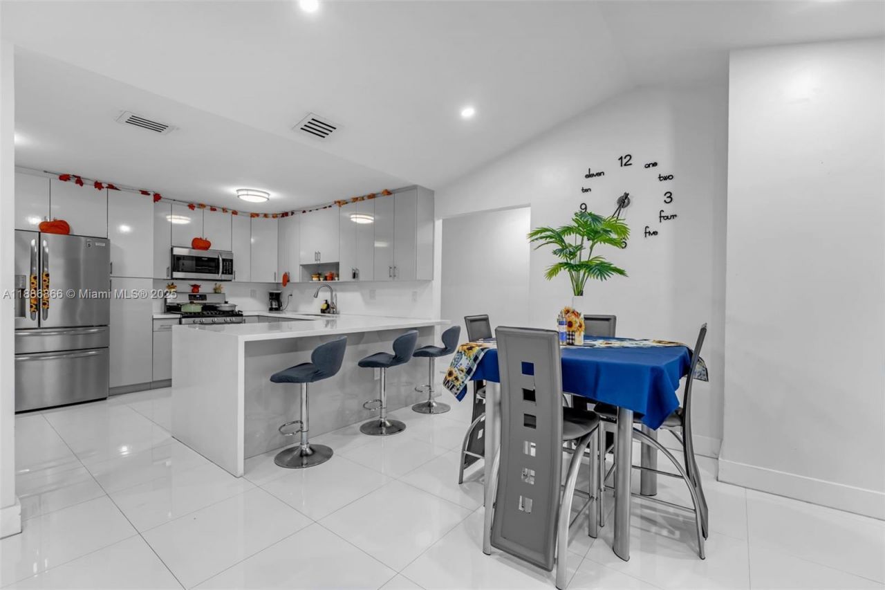 18088 SW 137th Path, Miami, FL 33177 Photo