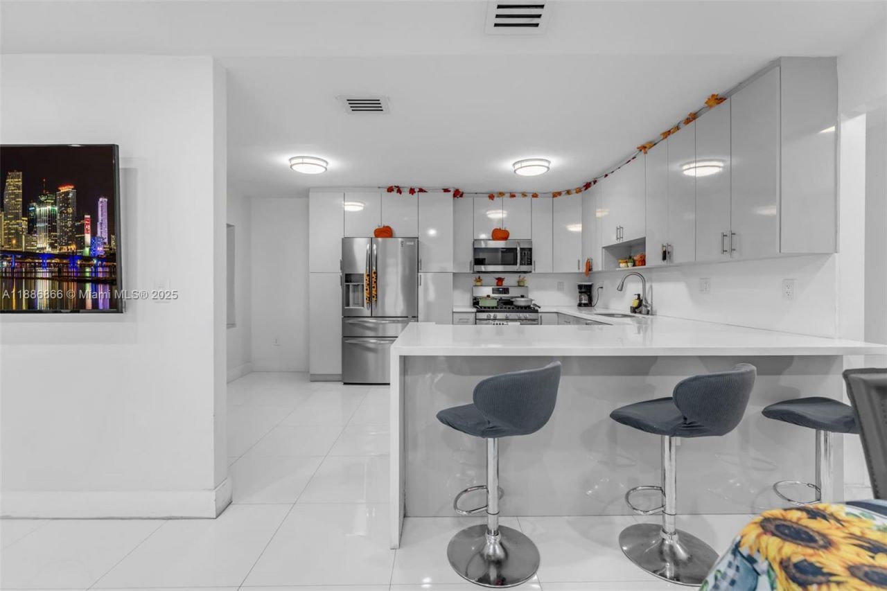 18088 SW 137th Path, Miami, FL 33177 Photo