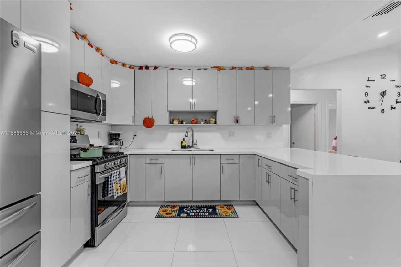 18088 SW 137th Path, Miami, FL 33177 Photo