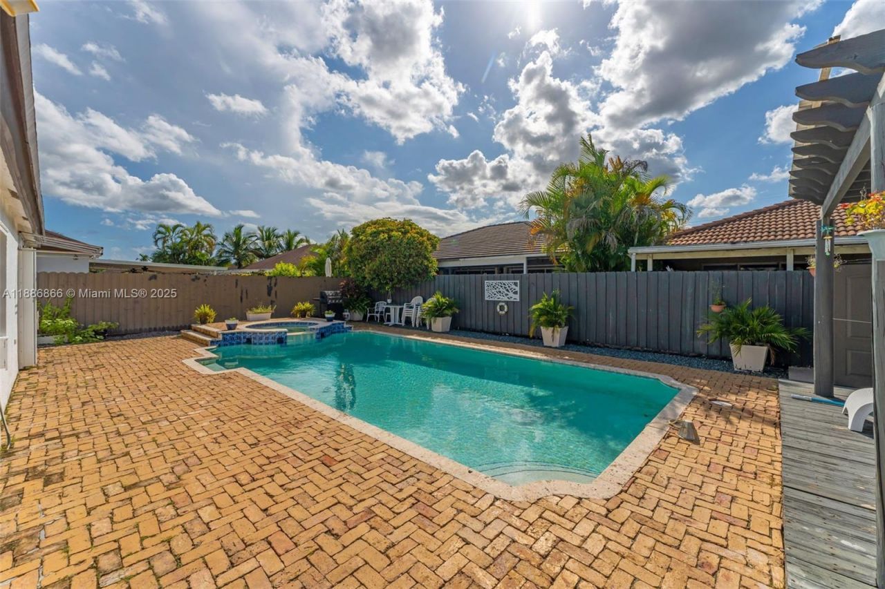 18088 SW 137th Path, Miami, FL 33177 Photo